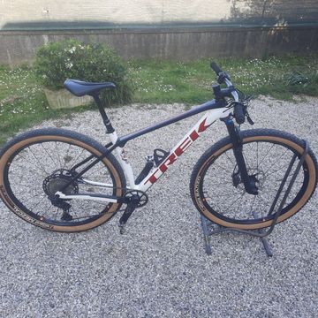 Used Trek Procaliber 9.8 2023 2023 Mountainbike, White, 29 — image 2 of 4