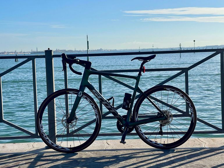 Used Scott Addict 20 2022 2022 Road & Gravel, Green — image 4 of 4