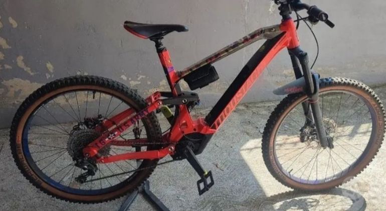 Used Moustache Samedi 27 Race 6 2018 2018 Mountainbike, Red, 27.5 — image 1 of 5