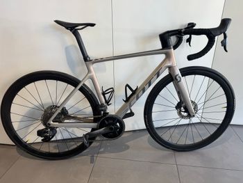 Used Scott Addict RC 10 2022 2022 Road & Gravel