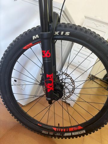 Used Cannondale Jekyll 3 2018 2018 Mountainbike, Red, 27.5 — image 4 of 5