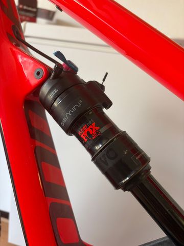 Used Cannondale Jekyll 3 2018 2018 Mountainbike, Red, 27.5 — image 3 of 5