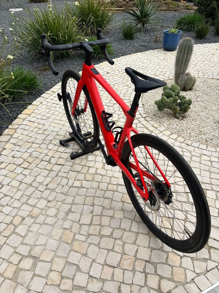 Used BMC Roadmachine 01 AMP TWO 2024 2024 Road & Gravel, Red — image 3 of 4