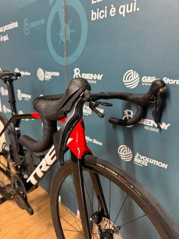 Used Trek Émonda SL 6 Disc 2023 Road & Gravel, Red — image 11 of 16