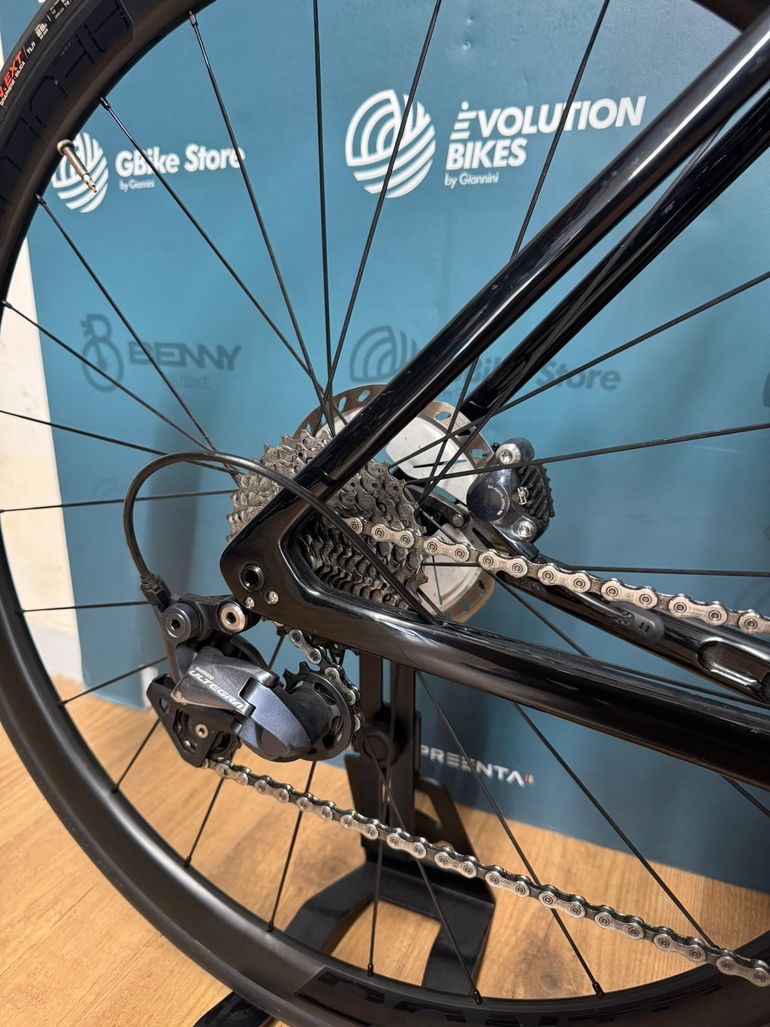 Used Trek Émonda SL 6 Disc 2023 Road & Gravel, Red — image 4 of 16