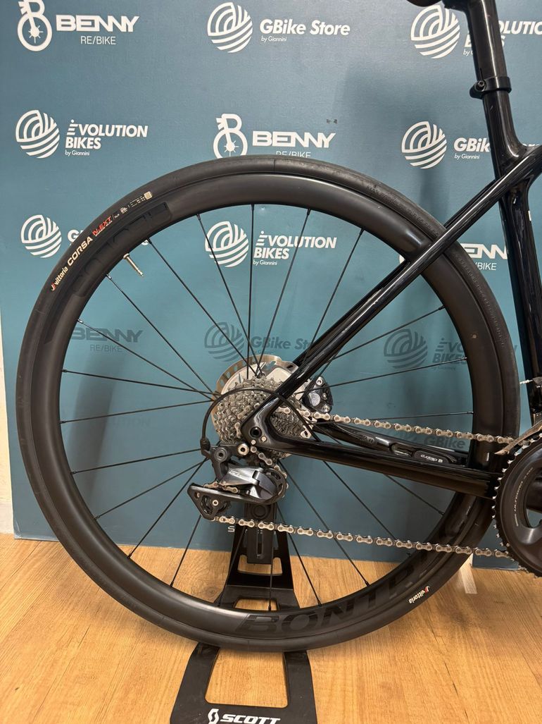Used Trek Émonda SL 6 Disc 2023 Road & Gravel, Red — image 2 of 16