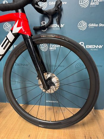 Used Trek Émonda SL 6 Disc 2023 Road & Gravel, Red — image 10 of 16