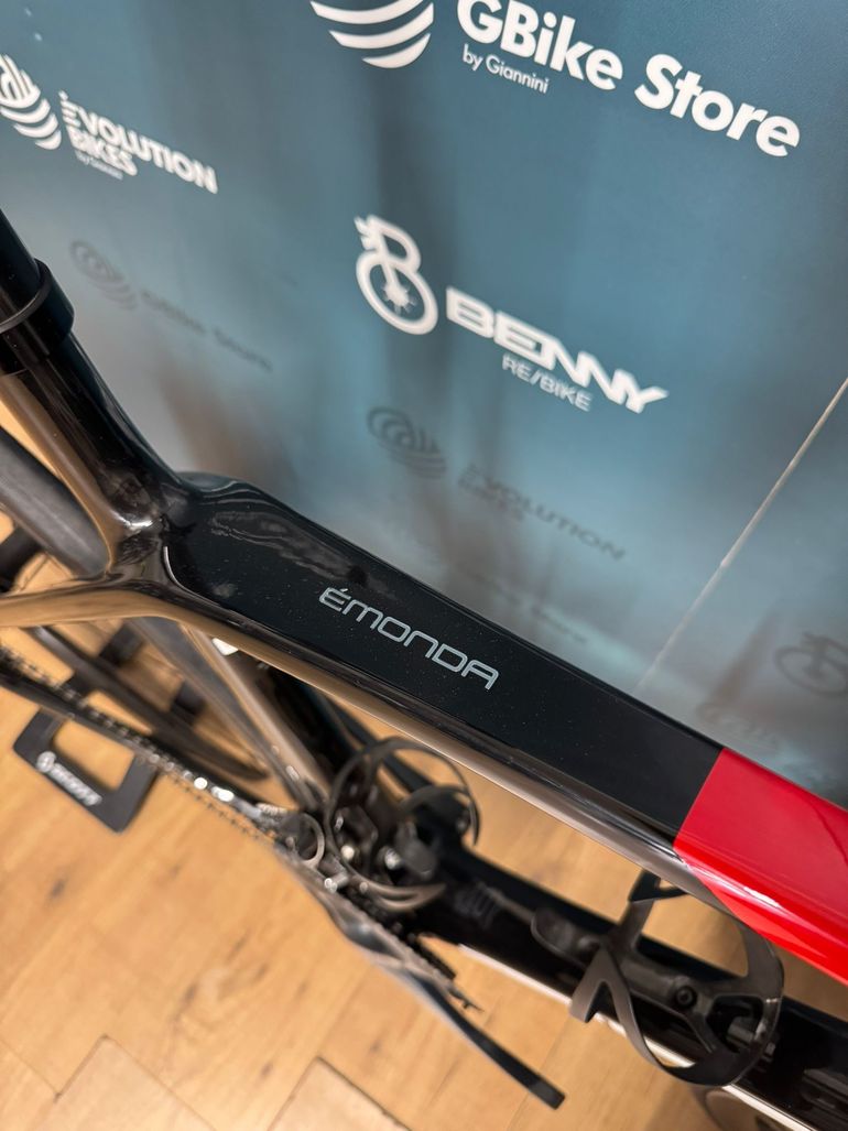 Used Trek Émonda SL 6 Disc 2023 Road & Gravel, Red — image 7 of 16