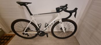 Used Scott Addict RC Shimano Ultegra Di2 2022 Road & Gravel, White — image 3 of 3