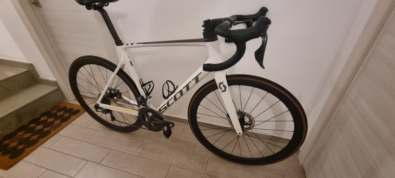 Used Scott Addict RC Shimano Ultegra Di2 2022 Road & Gravel, White — image 1 of 3
