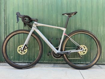 BMC Roadmachine 02 THREE 2020 2020 Road & Gravel de segunda mano, Gris claro — imagen 2 de 4