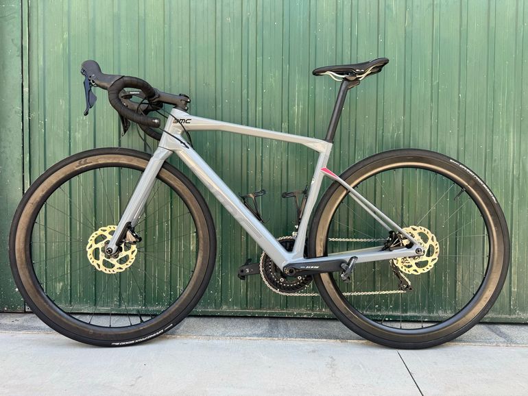 BMC Roadmachine 02 THREE 2020 2020 Road & Gravel de segunda mano, Gris claro — imagen 2 de 4