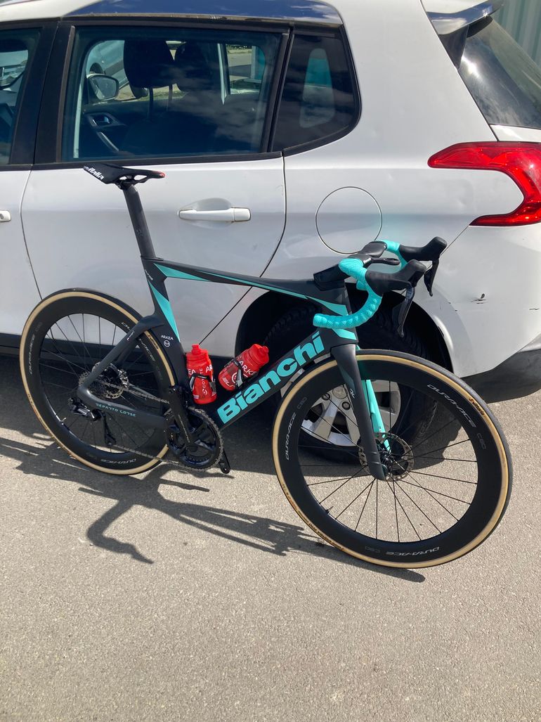 Used Bianchi Oltre RC Durace Di2 2025 2025 Road & Gravel, Black — image 3 of 5