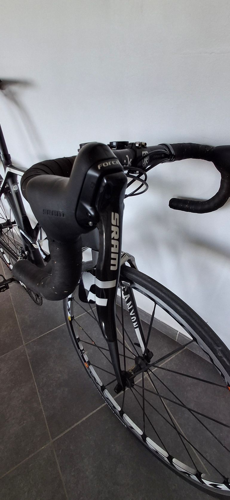 Used Canyon Ultimate Sram Force 2x10 Vitesses 2016 Road & Gravel, Black — image 4 of 9