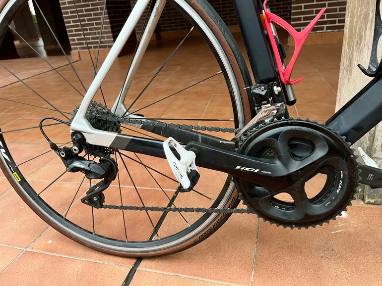 Used Van rysel RCR 900 CF Carbon Road Bike, - 105 2020 2020 Road & Gravel, Light Gray — image 3 of 7