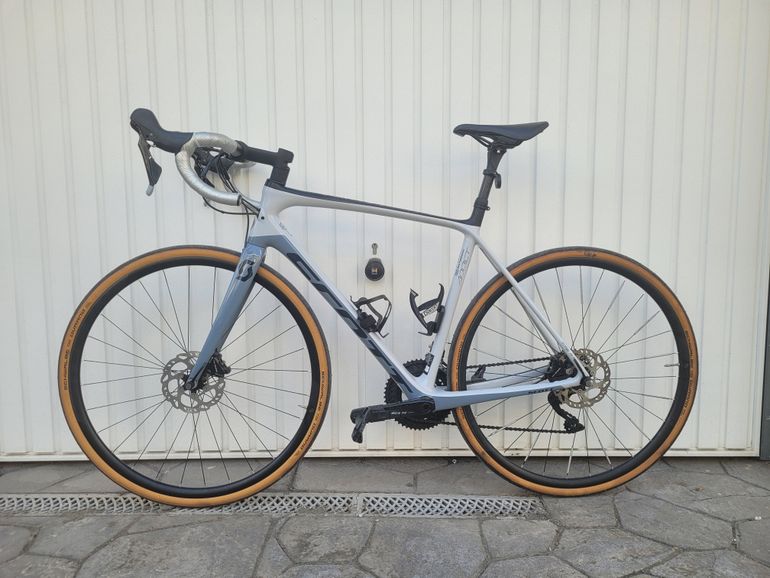 Used Scott Addict 20 disc 2019 2019 Road & Gravel, Light Gray — image 1 of 3