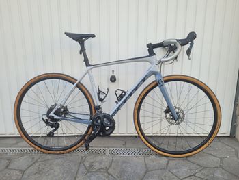 Used Scott Addict 20 disc 2019 2019 Road & Gravel, Light Gray — image 2 of 3