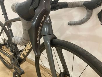 Used Trek Émonda SL 6 Disc Pro 2021 2021 Road & Gravel, Light Gray — image 5 of 9