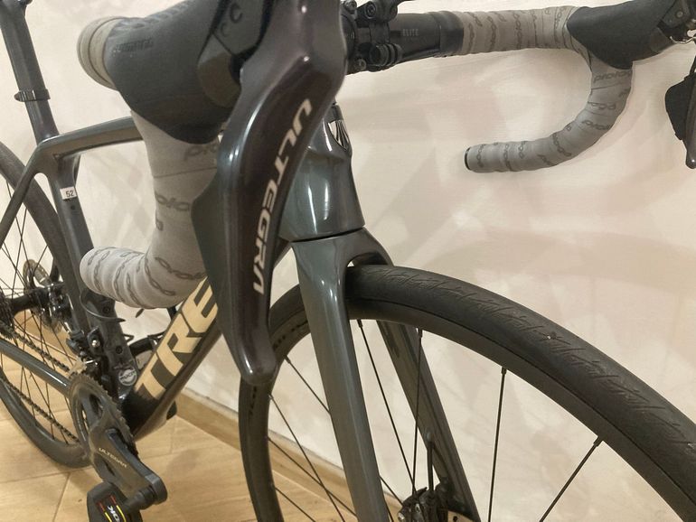 Used Trek Émonda SL 6 Disc Pro 2021 2021 Road & Gravel, Light Gray — image 5 of 9