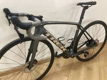 Used Trek Émonda SL 6 Disc Pro 2021 2021 Road & Gravel, Light Gray — image 2 of 9