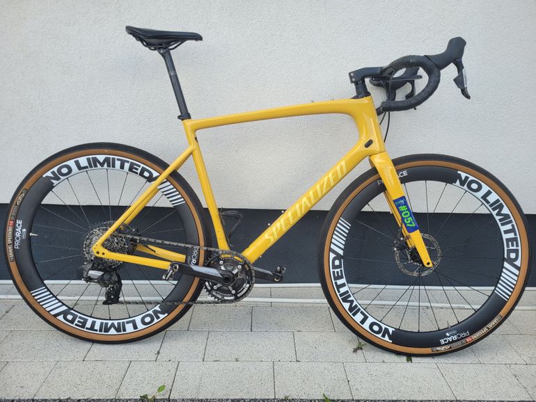 Używany Specialized Diverge Pro Carbon 2023 2023 Road & Gravel — zdjęcie 1 z 10