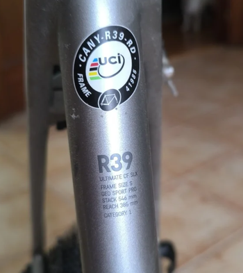 Canyon Ultimate CF SLX 8.0 2018 2018 Road & Gravel usato, Grigio chiaro — immagine 9 di 9
