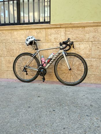 Canyon Ultimate CF SLX 8.0 2018 2018 Road & Gravel usato, Grigio chiaro — immagine 5 di 9