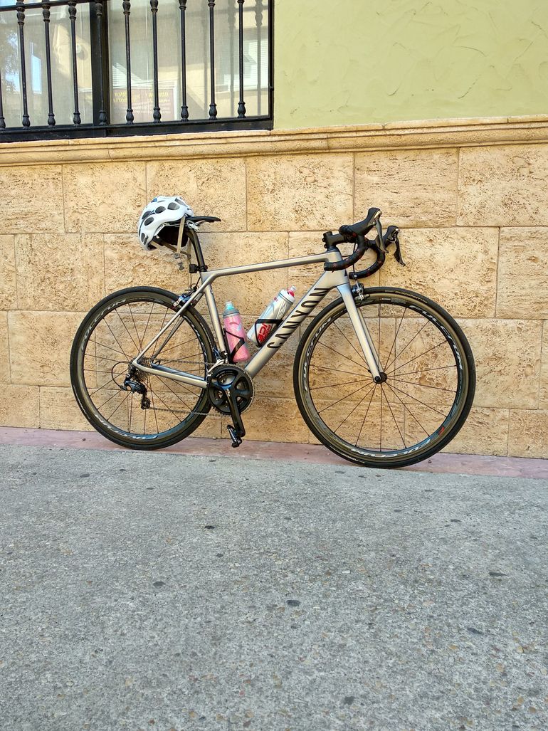 Canyon Ultimate CF SLX 8.0 2018 2018 Road & Gravel usato, Grigio chiaro — immagine 5 di 9