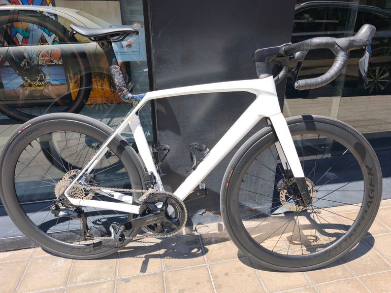 Used Trek Madone SL 6 Gen 8 2026 2026 Road & Gravel, White — image 1 of 6