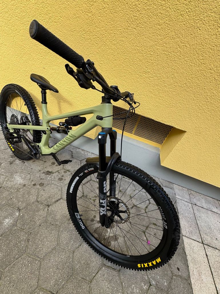Used Canyon Spectral 125 CF 8 2023 2023 Mountainbike, Green, 29 — image 1 of 11