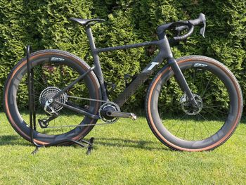 Używany 3T RaceMax Italia SRAM Red AXS XPLR 1x13 ZIPP XPLR 303SW 2025 Road & Gravel