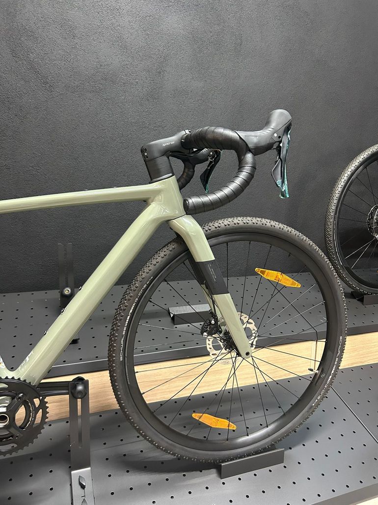 Used Scott Addict Gravel 50 2025 2025 Road & Gravel, Green — image 2 of 4