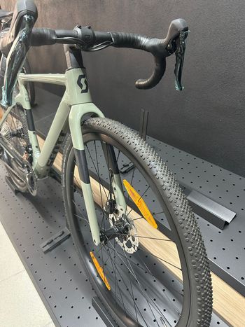 Used Scott Addict Gravel 50 2025 2025 Road & Gravel, Green — image 4 of 4