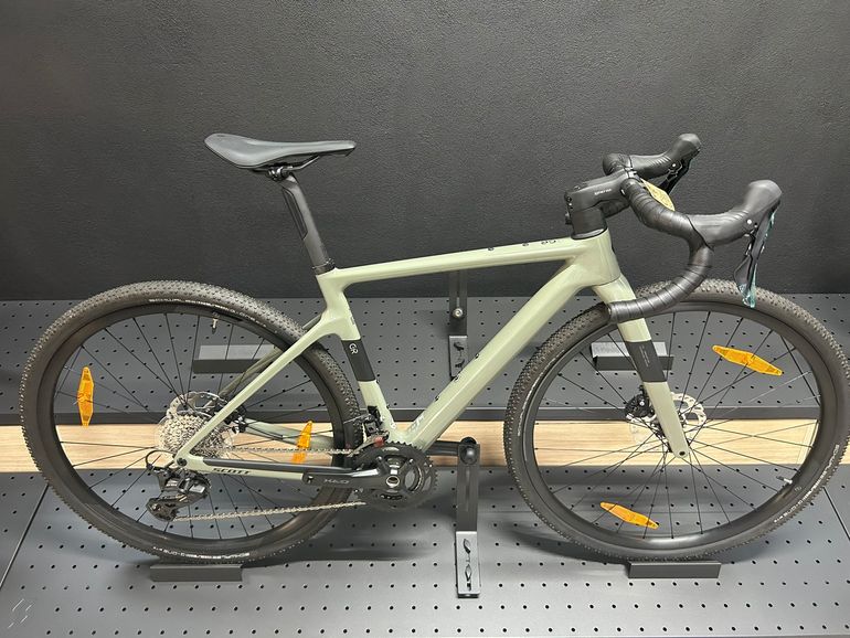 Used Scott Addict Gravel 50 2025 2025 Road & Gravel, Green — image 1 of 4
