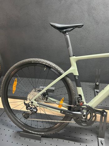 Used Scott Addict Gravel 50 2025 2025 Road & Gravel, Green — image 3 of 4