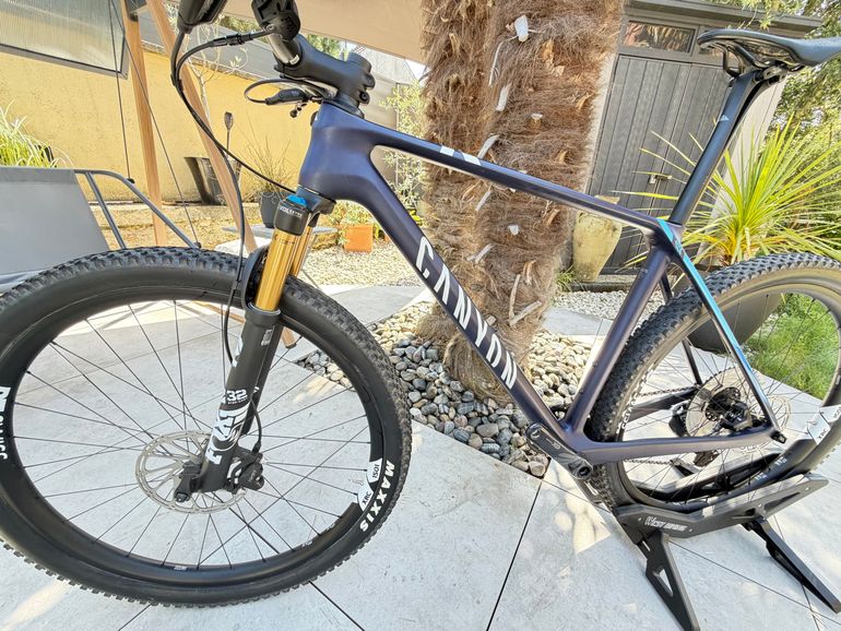 Used Canyon Exceed CF SLX 2023 2023 Mountainbike, Blue, 29 — image 8 of 14