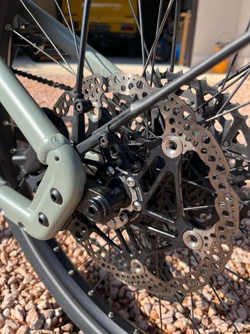 Used Riese & Müller Load4 Shimano Deore XT 2023 Urban, Light Gray — image 7 of 7