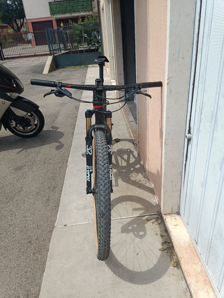 Used CUBE AMS 100 C:68 SLT 29 2020 2020 Mountainbike, Black — image 7 of 9