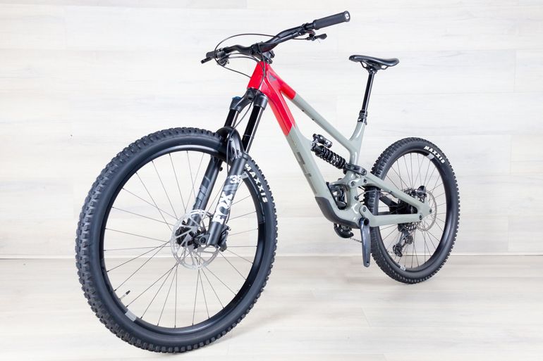 Used YT Capra 2023 Mountainbike, Light Gray — image 6 of 16