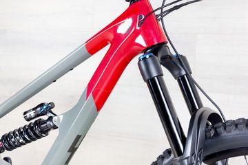 Used YT Capra 2023 Mountainbike, Light Gray — image 9 of 16