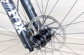 Used YT Capra 2023 Mountainbike, Light Gray — image 10 of 16