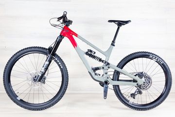 Used YT Capra 2023 Mountainbike, Light Gray — image 2 of 16
