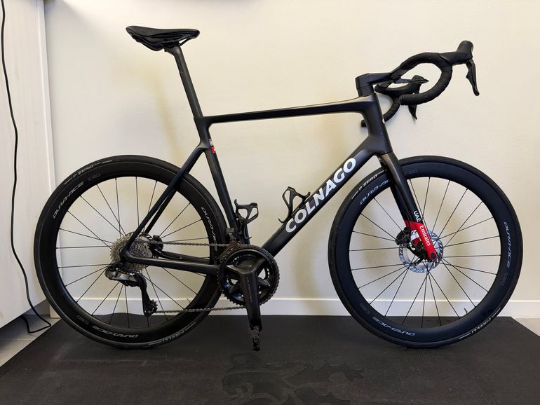 Použité Colnago V4Rs Disc Ultegra Di2 W/Shimano Dura-Ace C50 Wheels 2024 2024 Road & Gravel — obrázek 1 z 10