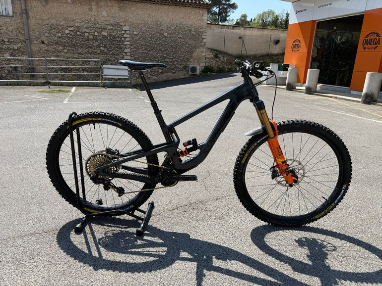 Použité Santa Cruz Megatower XT Coil / Carbon C / 29 2021 2021 Mountainbike — obrázek 1 z 14