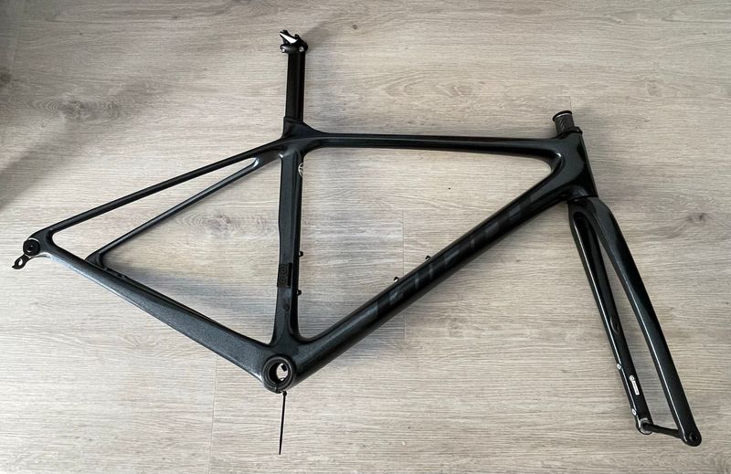 Used Giant TCR Advanced Pro, Disc Frameset 2022 Frameset 2022 Road & Gravel, Black — image 2 of 6