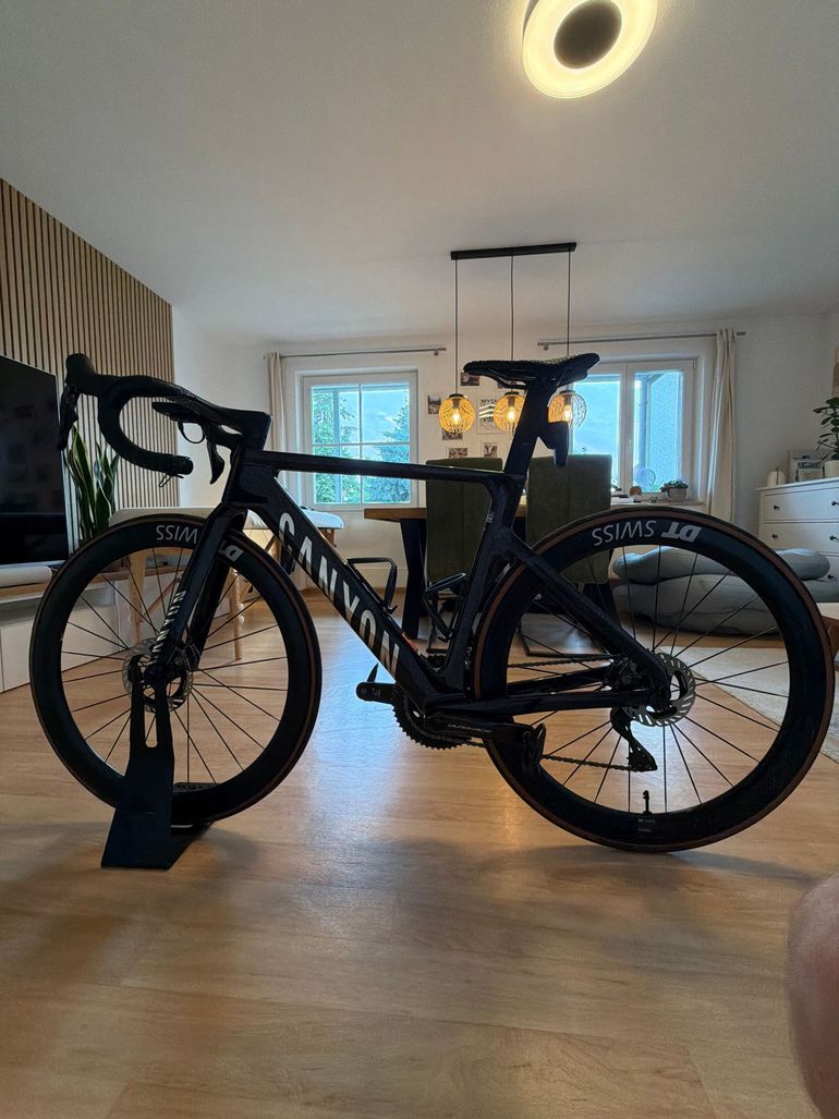 Used Canyon Aeroad CFR Di2 2025 2025 Road & Gravel, Black — image 2 of 14