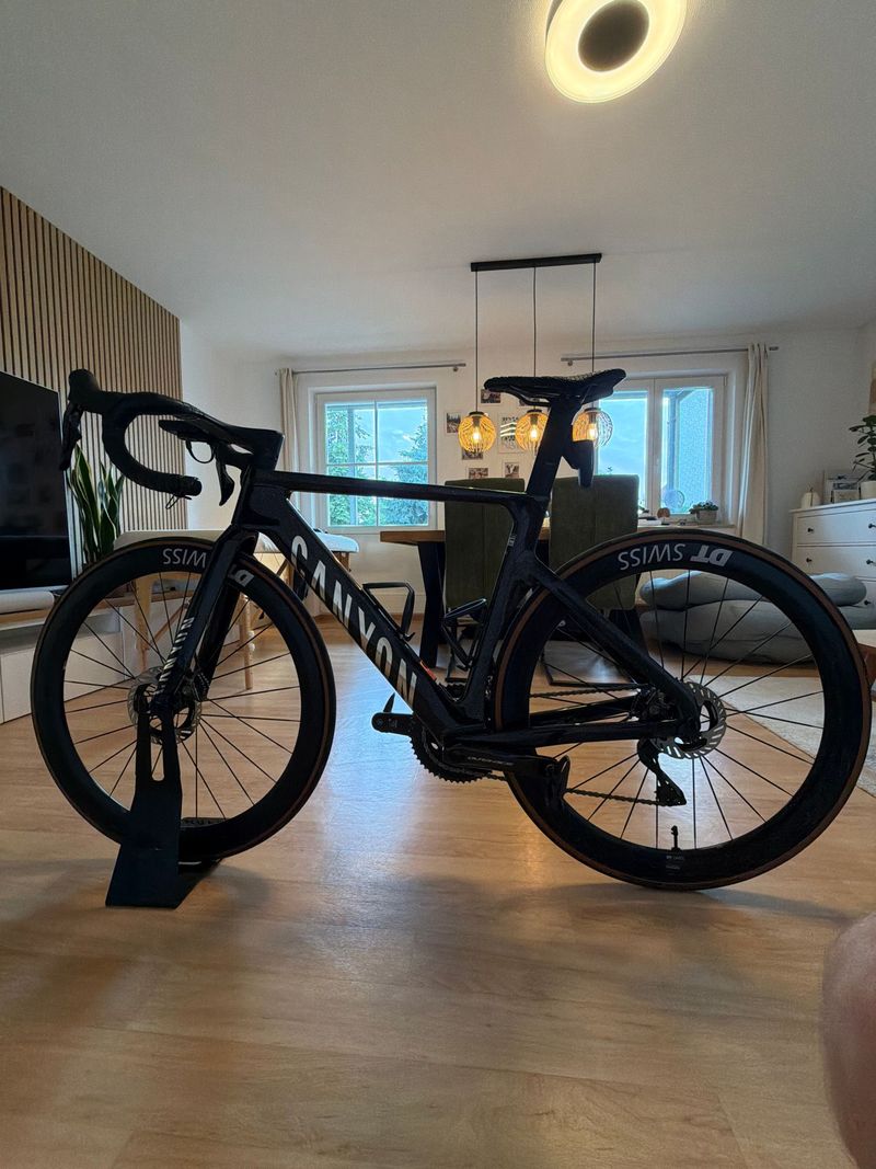Canyon Aeroad CFR Di2 2025 2025 Road & Gravel d'occasion — image 2 sur 14