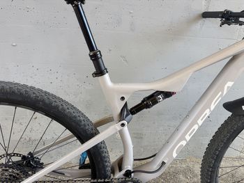 Used Orbea OIZ H10 TR 2023 Mountainbike, Light Gray — image 8 of 13