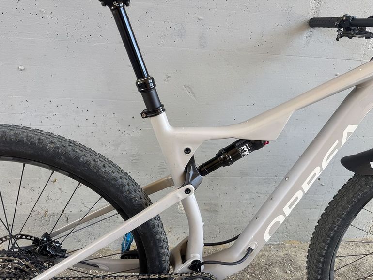 Used Orbea OIZ H10 TR 2023 Mountainbike, Light Gray — image 8 of 13