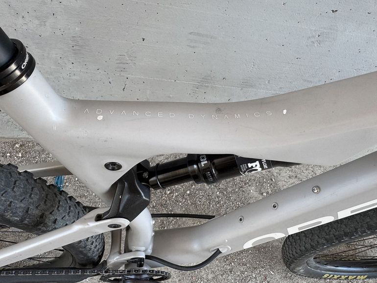Used Orbea OIZ H10 TR 2023 Mountainbike, Light Gray — image 10 of 13